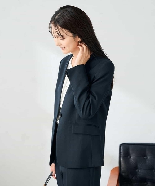 a.v.v（アーヴェヴェ）の「【洗える/イージーケア/ストレッチ】パウダーツイルVネックジャケット（ノーカラージャケット・レディース・ブラック/ブラウン/ネイビー・40/38/36/42/34）」の3枚目の写真