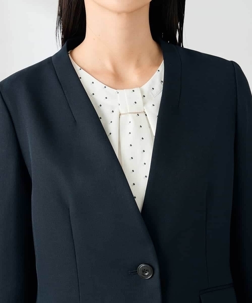 a.v.v（アーヴェヴェ）の「【洗える/イージーケア/ストレッチ】パウダーツイルVネックジャケット（ノーカラージャケット・レディース・ブラック/ブラウン/ネイビー・40/38/36/42/34）」の6枚目の写真