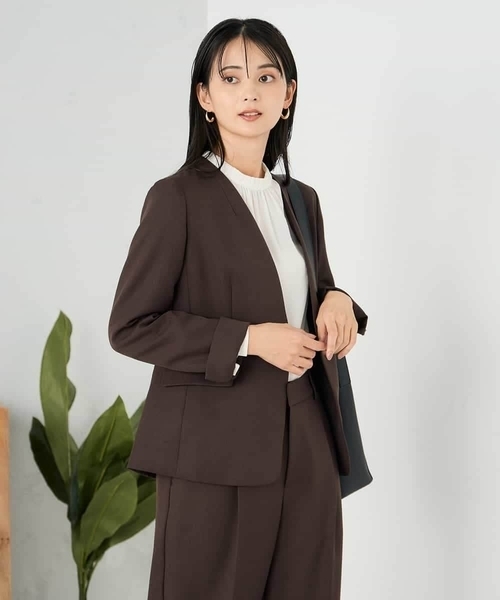 a.v.v（アーヴェヴェ）の「【洗える/イージーケア/ストレッチ】パウダーツイルVネックジャケット（ノーカラージャケット・レディース・ブラック/ブラウン/ネイビー・40/38/36/42/34）」の22枚目の写真