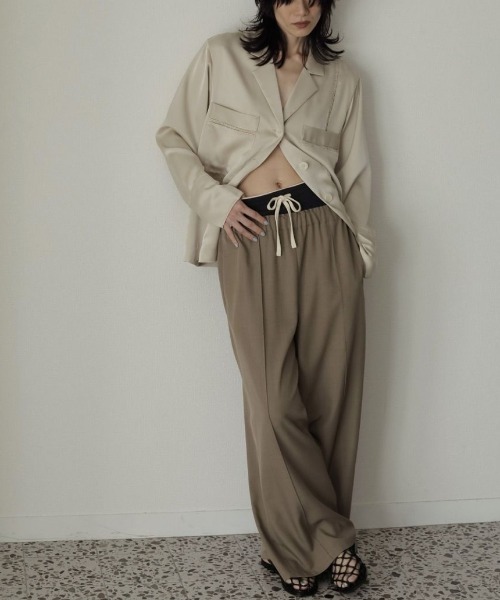 anuke(アンヌーク)の「anuke Satin Tailored Shirts 62520406(シャツ/ブラウス・レディース・ネイビー/オフホワイト・FREE)」の3枚目の写真