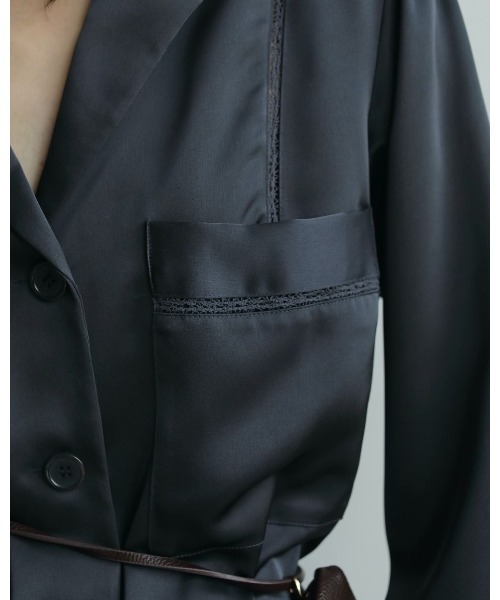 anuke(アンヌーク)の「anuke Satin Tailored Shirts 62520406(シャツ/ブラウス・レディース・ネイビー/オフホワイト・FREE)」の9枚目の写真