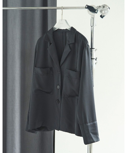 anuke(アンヌーク)の「anuke Satin Tailored Shirts 62520406(シャツ/ブラウス・レディース・ネイビー/オフホワイト・FREE)」の11枚目の写真