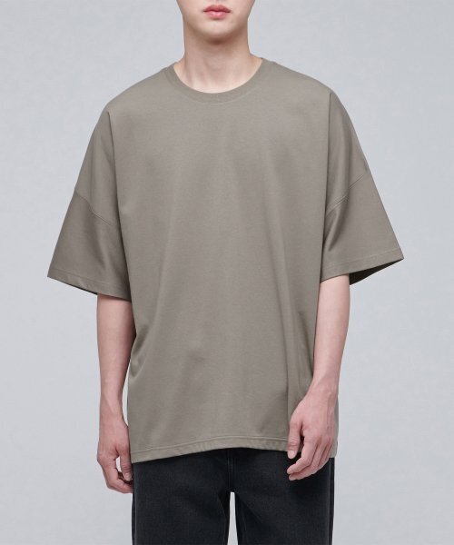 MUSINSA STANDARD(ムシンサスタンダード)の「フォンテドルマンスリーブオーバーサイズ半袖Tシャツ【ダスティベージュ】(Tシャツ/カットソー・メンズ・その他・MEDIUM/LARGE/X-LARGE/XX-LARGE/XXX-LARGE)」の2枚目の写真