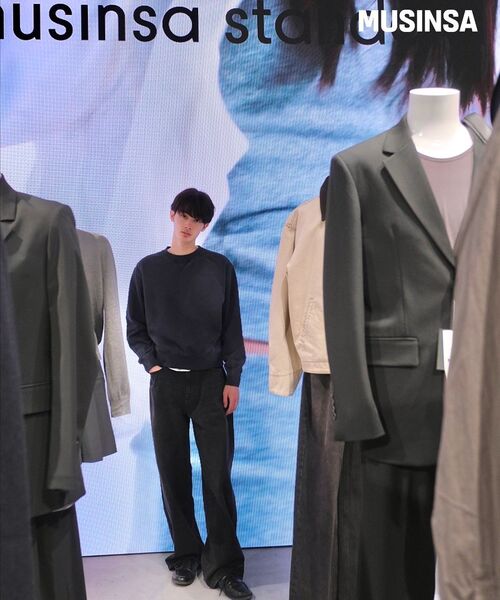 MUSINSA STANDARD（ムシンサスタンダード）の「エクストラワイドデニムパンツ [ウォッシュドブラック]（デニムパンツ・メンズ・その他・29/30/31/33/26/27/28/40/38/42/36/34/32）」の8枚目の写真