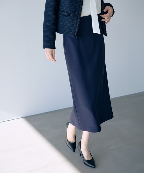 ROPE'（ロペ）の「トリアセダブルクロス ハイウエストタイトスカート/イージーケア・セットアップ対応・26SS（スカート・レディース・ベージュ/ネイビー・36/38/40）」の2枚目の写真