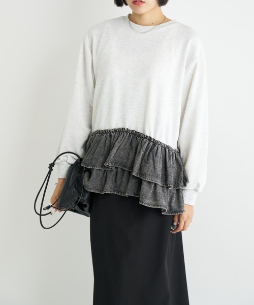 A.D.C.L.（エーディーシーエル）の「デニムフリル切替 裏毛プルオーバー（Tシャツ/カットソー・レディース・ブルー/ブラック・L/M）」の2枚目の写真