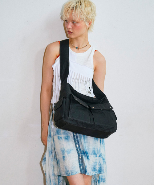 SAND MUSEUM（サンドミュージアム）の「FATIGUE CROSS BAG [Vintage Black]（メッセンジャーバッグ・レディース・その他・FREE）」の2枚目の写真