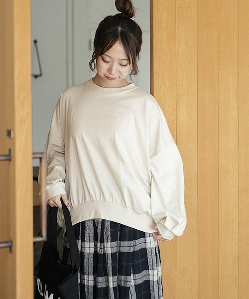 SOLAMONAT(ソラモナ)の「ジェラート天竺 長袖コクーンプルオーバー(Tシャツ/カットソー・レディース・ダークネイビー/グレイッシュベージュ/チャコールグレー/ホワイト/ブラック・FREE)」の4枚目の写真