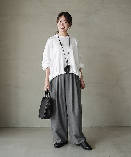 SOLAMONAT(ソラモナ)の「ジェラート天竺 長袖コクーンプルオーバー(Tシャツ/カットソー・レディース・ダークネイビー/グレイッシュベージュ/チャコールグレー/ホワイト/ブラック・FREE)」の20枚目の写真