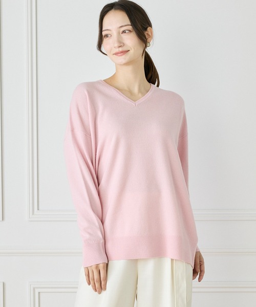 INED(イネド)の「《WEB限定カラー》カシミヤ混Vネックチュニックニット(ニット/セーター・レディース・ブラック/オフホワイト/グレー/チャコールグレー/ピンク/イエロー・9号/11号)」の6枚目の写真