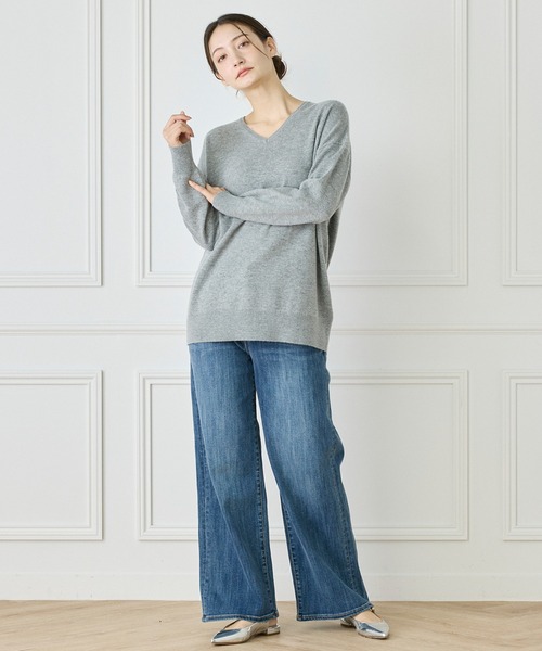 INED(イネド)の「《WEB限定カラー》カシミヤ混Vネックチュニックニット(ニット/セーター・レディース・ブラック/オフホワイト/グレー/チャコールグレー/ピンク/イエロー・9号/11号)」の10枚目の写真