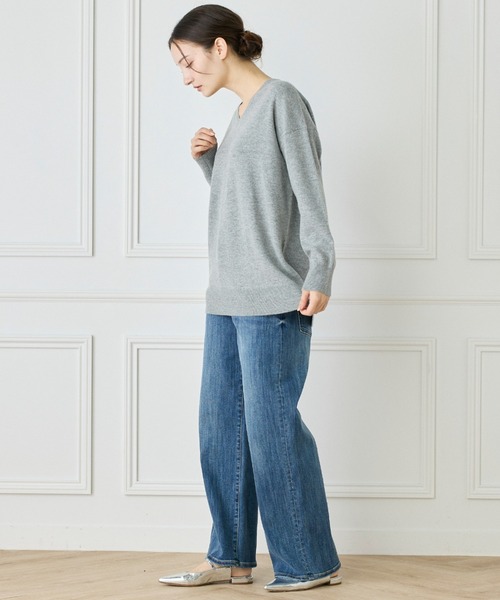 INED(イネド)の「《WEB限定カラー》カシミヤ混Vネックチュニックニット(ニット/セーター・レディース・ブラック/オフホワイト/グレー/チャコールグレー/ピンク/イエロー・9号/11号)」の11枚目の写真