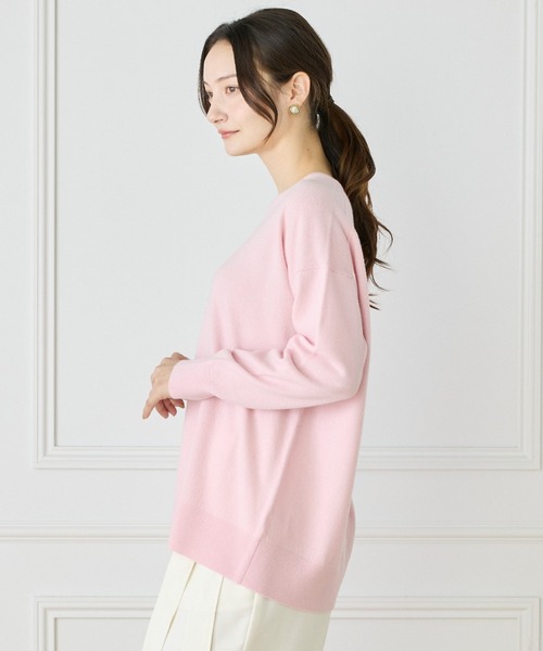 INED(イネド)の「《WEB限定カラー》カシミヤ混Vネックチュニックニット(ニット/セーター・レディース・ブラック/オフホワイト/グレー/チャコールグレー/ピンク/イエロー・9号/11号)」の13枚目の写真