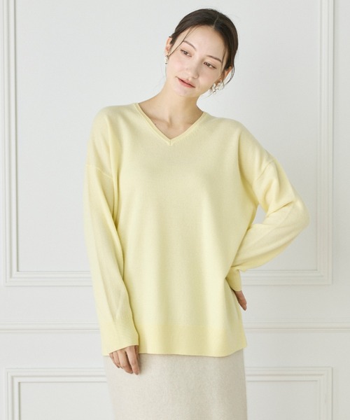INED(イネド)の「《WEB限定カラー》カシミヤ混Vネックチュニックニット(ニット/セーター・レディース・ブラック/オフホワイト/グレー/チャコールグレー/ピンク/イエロー・9号/11号)」の14枚目の写真