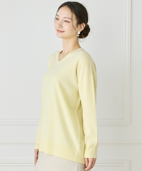 INED(イネド)の「《WEB限定カラー》カシミヤ混Vネックチュニックニット(ニット/セーター・レディース・ブラック/オフホワイト/グレー/チャコールグレー/ピンク/イエロー・9号/11号)」の15枚目の写真