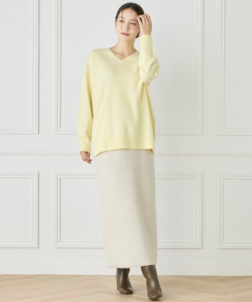 INED(イネド)の「《WEB限定カラー》カシミヤ混Vネックチュニックニット(ニット/セーター・レディース・ブラック/オフホワイト/グレー/チャコールグレー/ピンク/イエロー・9号/11号)」の16枚目の写真
