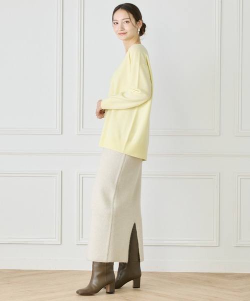 INED(イネド)の「《WEB限定カラー》カシミヤ混Vネックチュニックニット(ニット/セーター・レディース・ブラック/オフホワイト/グレー/チャコールグレー/ピンク/イエロー・9号/11号)」の17枚目の写真