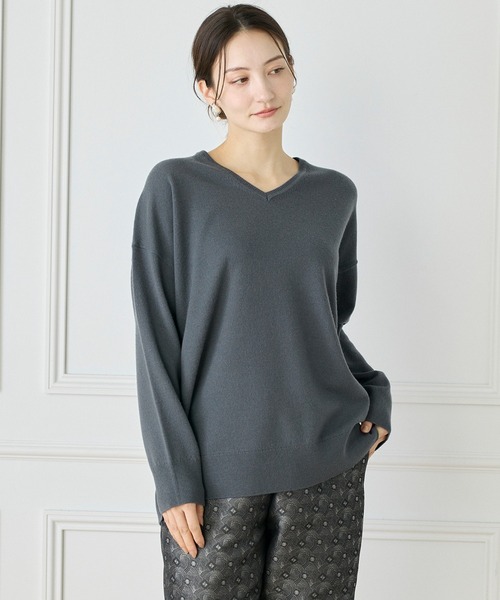 INED(イネド)の「《WEB限定カラー》カシミヤ混Vネックチュニックニット(ニット/セーター・レディース・ブラック/オフホワイト/グレー/チャコールグレー/ピンク/イエロー・9号/11号)」の19枚目の写真