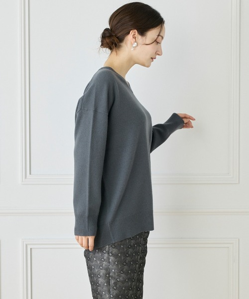 INED(イネド)の「《WEB限定カラー》カシミヤ混Vネックチュニックニット(ニット/セーター・レディース・ブラック/オフホワイト/グレー/チャコールグレー/ピンク/イエロー・9号/11号)」の20枚目の写真