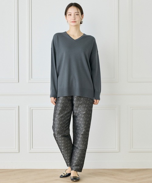 INED(イネド)の「《WEB限定カラー》カシミヤ混Vネックチュニックニット(ニット/セーター・レディース・ブラック/オフホワイト/グレー/チャコールグレー/ピンク/イエロー・9号/11号)」の21枚目の写真