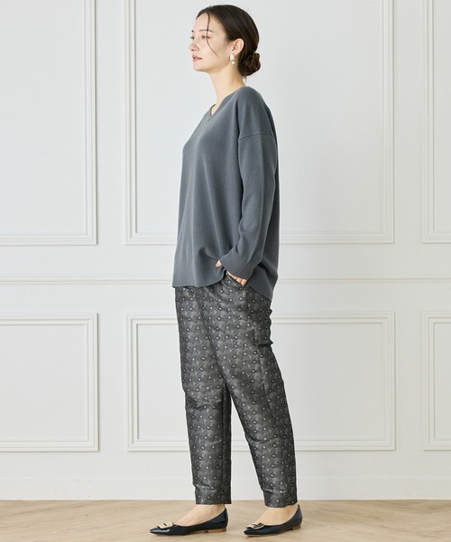 INED(イネド)の「《WEB限定カラー》カシミヤ混Vネックチュニックニット(ニット/セーター・レディース・ブラック/オフホワイト/グレー/チャコールグレー/ピンク/イエロー・9号/11号)」の22枚目の写真