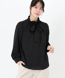 STRAWBERRY-FIELDS（ストロベリーフィールズ）の「【元宝塚トップ娘役 舞空瞳さん着用】スパンサテンワッシャー_フリルリボンブラウス（シャツ/ブラウス）」