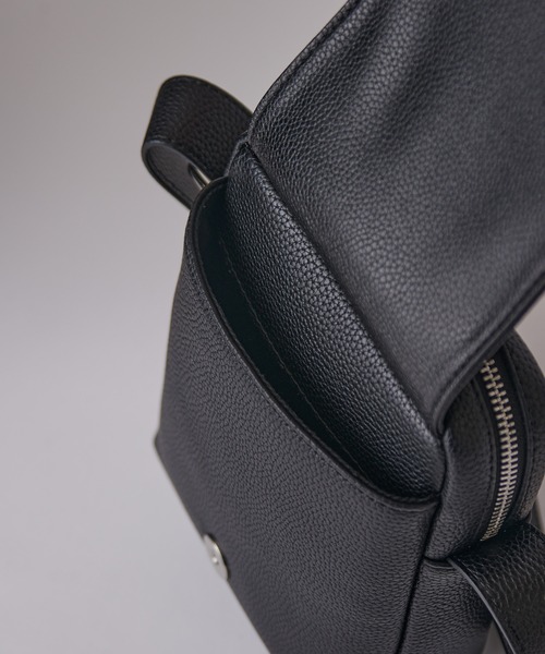 Lui's(ルイス)の「レザーフラップバッグS(ショルダーバッグ・メンズ・ブラック・FREE)」の6枚目の写真