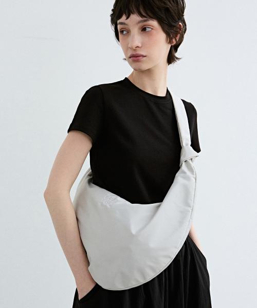 NICK&NICOLE(ニックアンドニコール)の「NICOLE NYLON SHOULDER KNOT BAG_LIGHT GRAY(ショルダーバッグ・レディース・その他・ONE SIZE)」の5枚目の写真