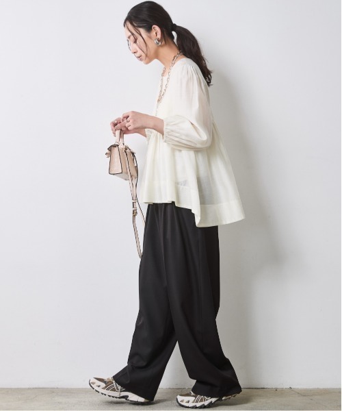 CHIC STYLE(シックスタイル)の「シアーギャザーブラウス<大きいサイズ有>シックスタイル(シャツ/ブラウス・レディース・ネイビー/アイボリー・M/L/LL/3L/4L/5L)」の4枚目の写真