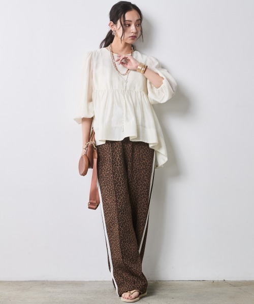 CHIC STYLE(シックスタイル)の「シアーギャザーブラウス<大きいサイズ有>シックスタイル(シャツ/ブラウス・レディース・ネイビー/アイボリー・M/L/LL/3L/4L/5L)」の6枚目の写真