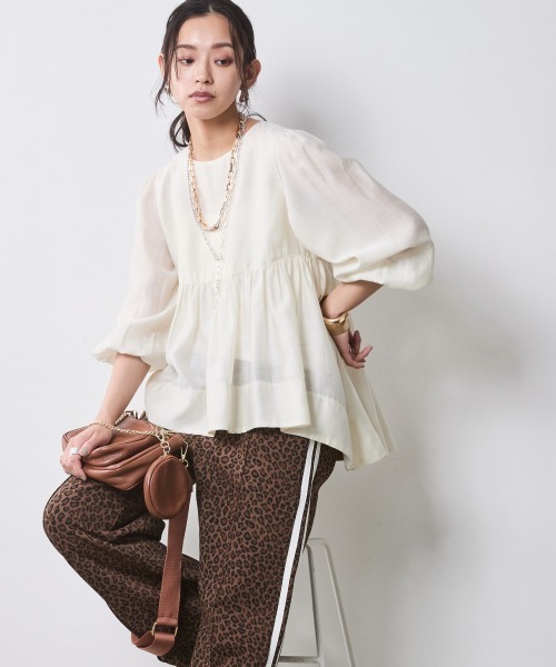 CHIC STYLE(シックスタイル)の「シアーギャザーブラウス<大きいサイズ有>シックスタイル(シャツ/ブラウス・レディース・ネイビー/アイボリー・M/L/LL/3L/4L/5L)」の7枚目の写真
