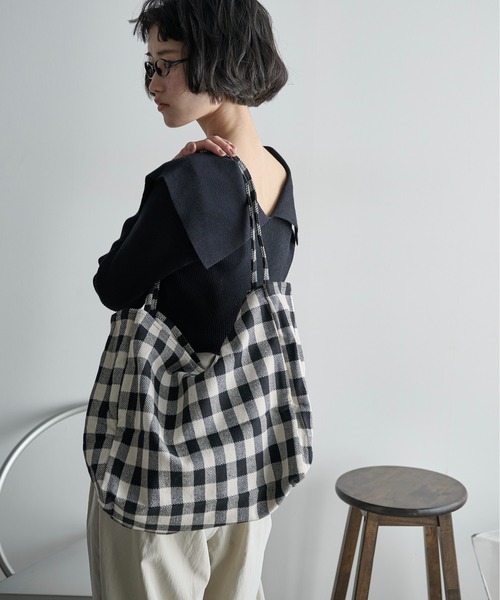 THE YOn（ザヨン）の「ギンガムチェックビッグトート（トートバッグ・レディース・ブルー/ブラック・FREE）」の14枚目の写真