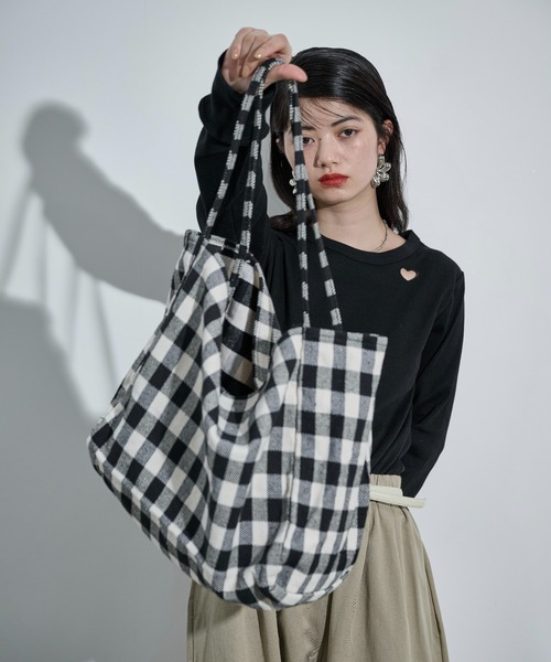 THE YOn（ザヨン）の「ギンガムチェックビッグトート（トートバッグ・レディース・ブルー/ブラック・FREE）」の5枚目の写真