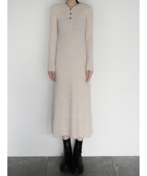 swane(スワネ)の「hoodie knit dress(ワンピース・レディース・アイボリー/チャコールグレー・FREE)」の1枚目の写真