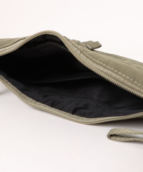 Sakka(サッカ)の「ダブルZIP ボディバッグ/ウエストバッグ(ボディバッグ/ウエストポーチ・レディース・ライトピンク/ブラック/オリーブ/ベージュ・FREE)」の16枚目の写真