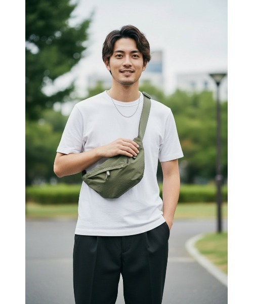 Sakka(サッカ)の「ダブルZIP ボディバッグ/ウエストバッグ(ボディバッグ/ウエストポーチ・レディース・ライトピンク/ブラック/オリーブ/ベージュ・FREE)」の4枚目の写真