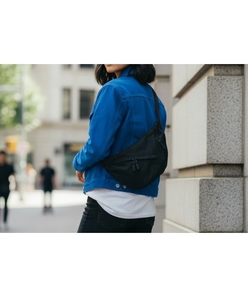 Sakka(サッカ)の「ダブルZIP ボディバッグ/ウエストバッグ(ボディバッグ/ウエストポーチ・レディース・ライトピンク/ブラック/オリーブ/ベージュ・FREE)」の2枚目の写真