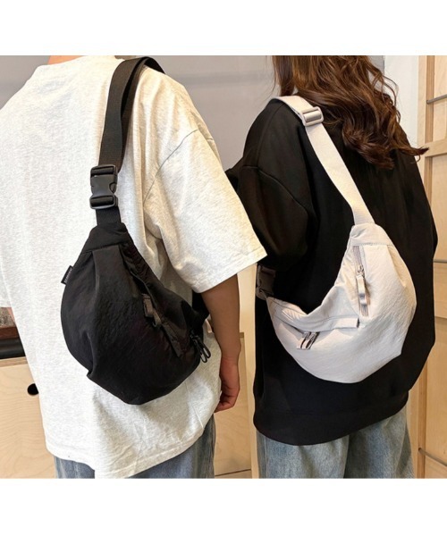 Sakka(サッカ)の「ダブルZIP ボディバッグ/ウエストバッグ(ボディバッグ/ウエストポーチ・レディース・ライトピンク/ブラック/オリーブ/ベージュ・FREE)」の5枚目の写真