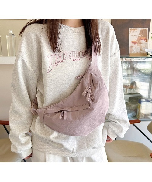 Sakka(サッカ)の「ダブルZIP ボディバッグ/ウエストバッグ(ボディバッグ/ウエストポーチ・レディース・ライトピンク/ブラック/オリーブ/ベージュ・FREE)」の11枚目の写真