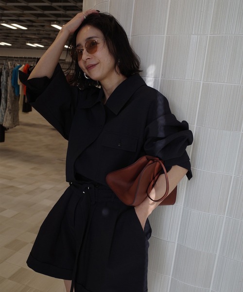 Ameri(アメリ)の「TRENCH LIKE SHORT ROMPERS(つなぎ/オールインワン・レディース・ベージュ/ネイビー・SMALL/MEDIUM)」の4枚目の写真