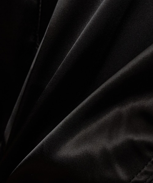 MSML（エムエスエムエル）の「MA1 EMBROIDERY SATIN JACKET（ブルゾン・メンズ・ブラック・XL/L/M）」の7枚目の写真