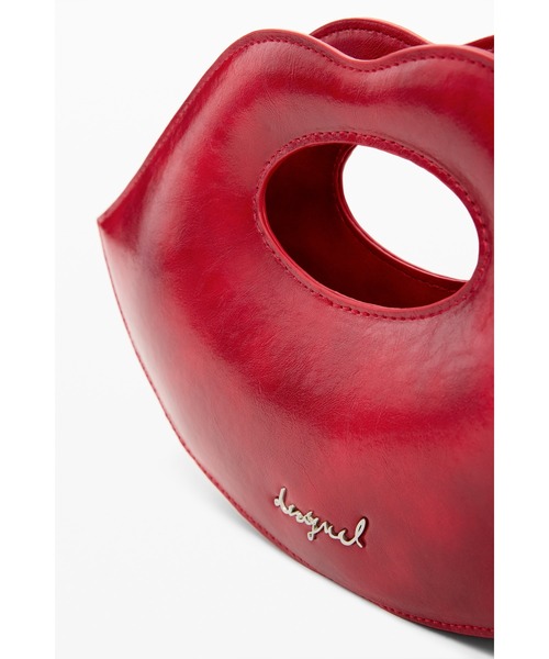 Desigual（デシグアル）の「【Desigual × Nicki Nicole】リップモチーフ レザー調ミディアムバッグ（ハンドバッグ・レディース・レッド・FREE）」の4枚目の写真