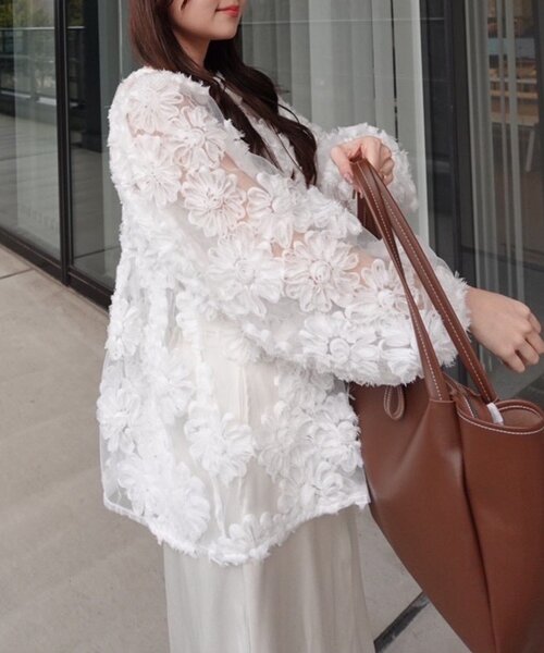 Remind me and forever（リマインドミーアンドフォーエバー）の「【@toitopoooo_____コラボ】花柄チュールパフ長袖ブラウス（シャツ/ブラウス・レディース・オフホワイト/ブラック・FREE）」の21枚目の写真