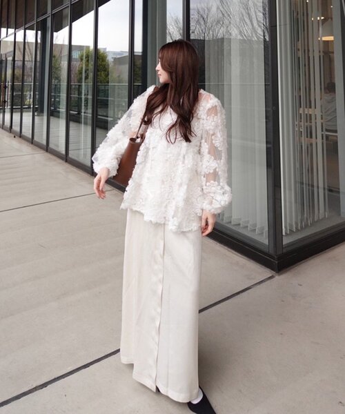 Remind me and forever（リマインドミーアンドフォーエバー）の「【@toitopoooo_____コラボ】花柄チュールパフ長袖ブラウス（シャツ/ブラウス・レディース・オフホワイト/ブラック・FREE）」の19枚目の写真