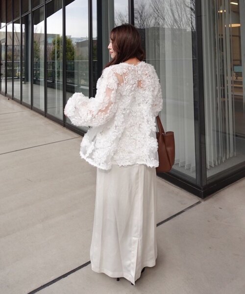 Remind me and forever（リマインドミーアンドフォーエバー）の「【@toitopoooo_____コラボ】花柄チュールパフ長袖ブラウス（シャツ/ブラウス・レディース・オフホワイト/ブラック・FREE）」の17枚目の写真