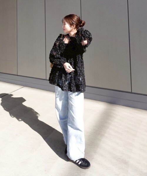 Remind me and forever（リマインドミーアンドフォーエバー）の「【@toitopoooo_____コラボ】花柄チュールパフ長袖ブラウス（シャツ/ブラウス・レディース・オフホワイト/ブラック・FREE）」の15枚目の写真