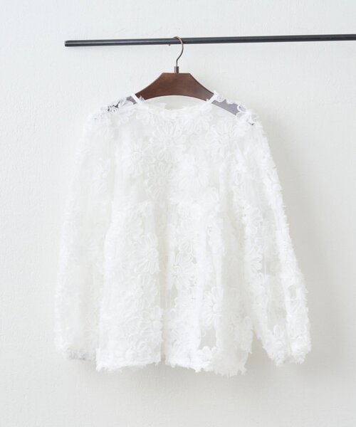 Remind me and forever（リマインドミーアンドフォーエバー）の「【@toitopoooo_____コラボ】花柄チュールパフ長袖ブラウス（シャツ/ブラウス・レディース・オフホワイト/ブラック・FREE）」の8枚目の写真