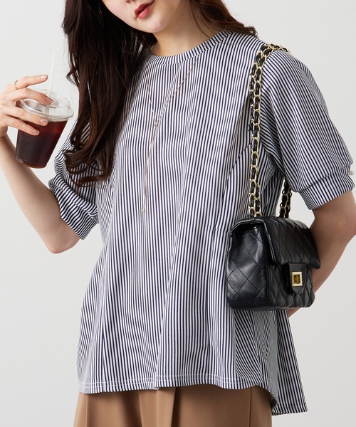 BELLUNA PLUS（ベルーナ）の「ジョーゼット素材タック使いＴブラウス（シャツ/ブラウス・レディース・サックスブルー/ピンク/オフホワイト/ネイビー/ストライプ・MEDIUM/LARGE/X-LARGE）」の5枚目の写真