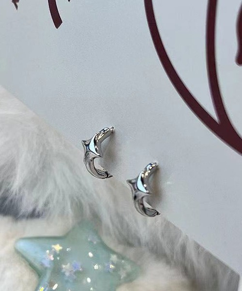 VIBGYOR(ヴィブジョー)の「Y2K スターモチーフ フープピアス シルバー 両耳用 ユニセックス(DAY)(ピアス(両耳用)・メンズ・シルバー・FREE)」の3枚目の写真