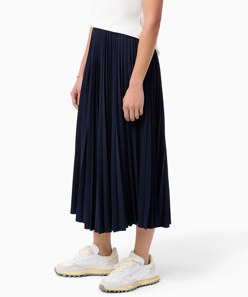 LACOSTE（ラコステ）の「ネームジャカード ウエストプリーツロングスカート（スカート・レディース・ブラウン/ネイビー・L/M/S/XS）」の2枚目の写真